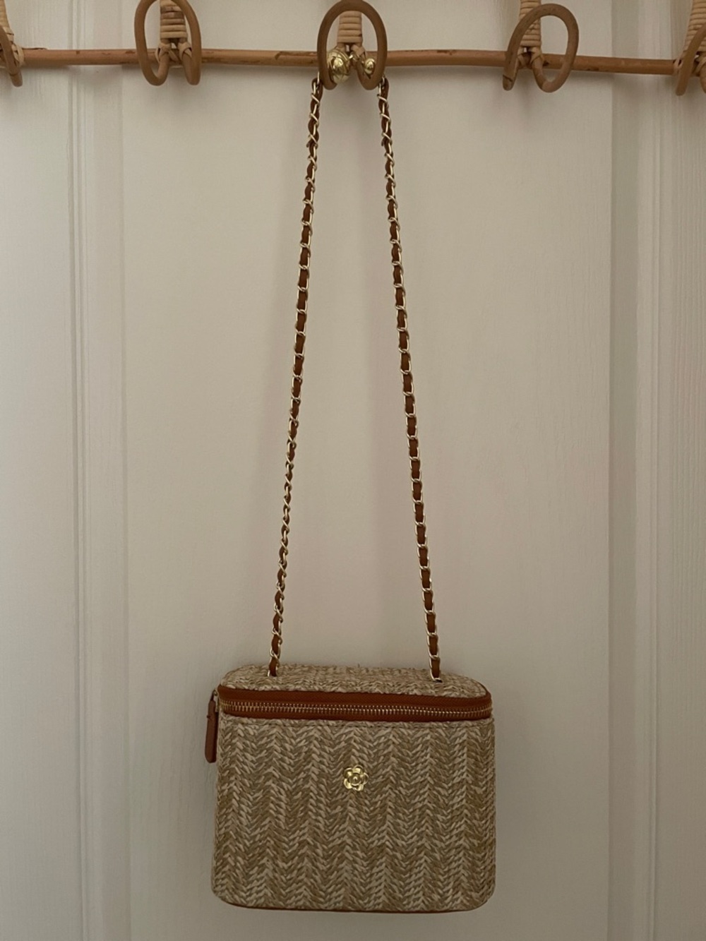 Woven Beige Crossbody Bag with Chain Strap